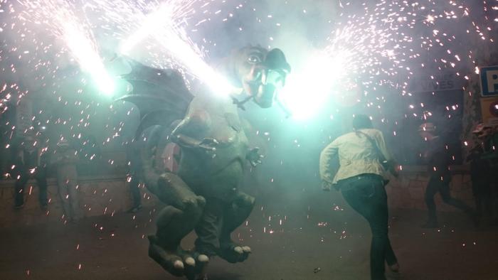 Actuaci&oacute; del Drac Astharoth durant la Festa Major del 2014