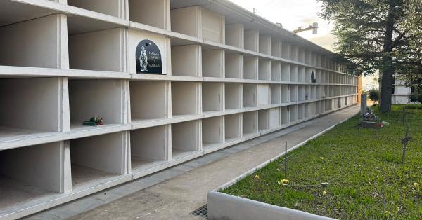 Nínxols nous cementiri Caldes d'Estrac