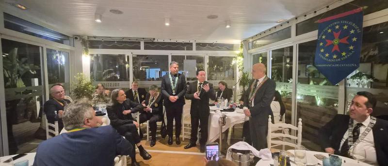 Sopar al Solstici, cavallers del vi