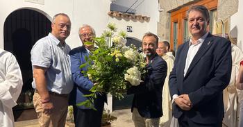 Ofrena Floral a la Mare de D&eacute;u del Remei dels representants de l'Ajuntament