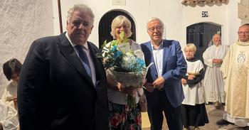 Ofrena Floral a la Mare de D&eacute;u del Remei dels representants de Gent d'Estrac