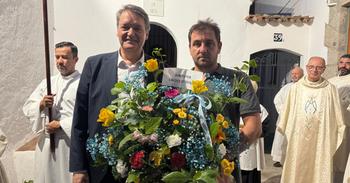 Ofrena Floral a la Mare de D&eacute;u del Remei dels representants de Junts
