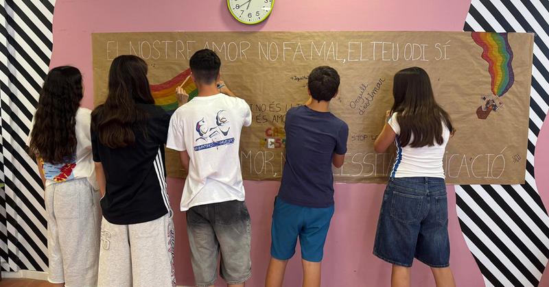 mural LGTBIQ+ Espai Jove