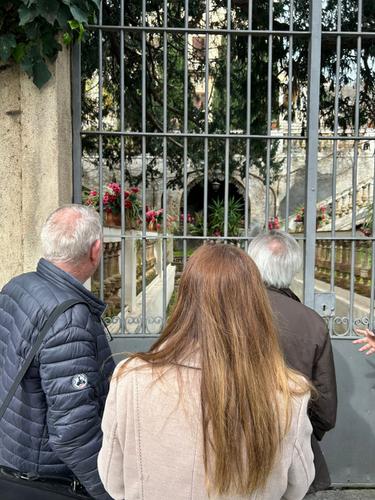 L'alcaldessa de Caldes d'Estrac, Elisabeth Segura, amb els representants de les Viles Florides