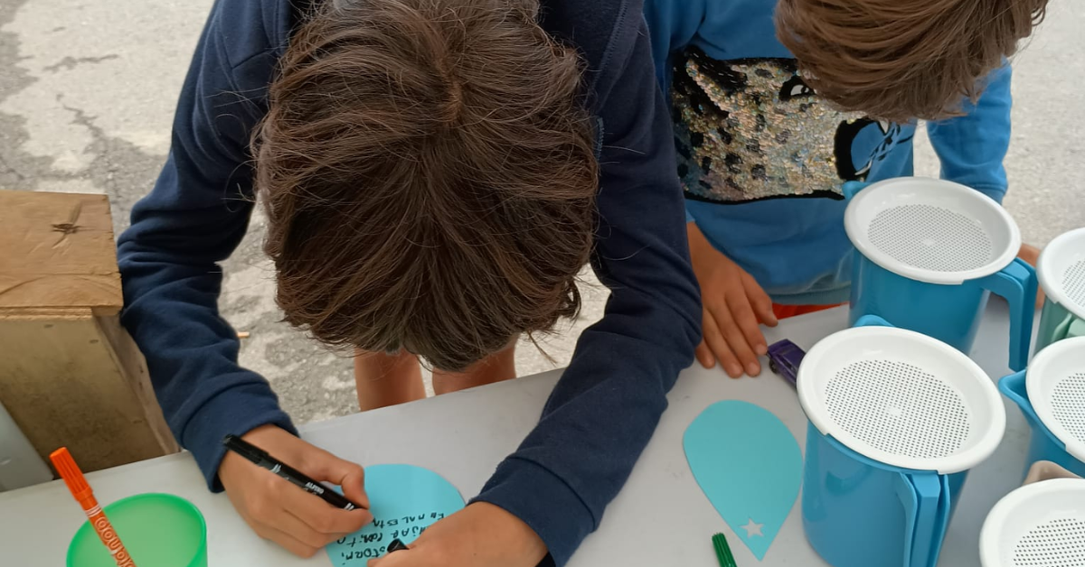 Dos joves de Caldes d'Estrac a la Fira del Medi Ambient